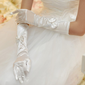 bridal gloves with bowties
