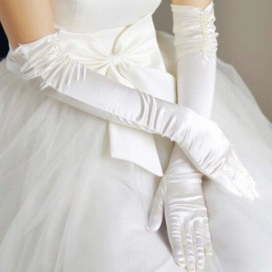 RUFFLE GLOVES
