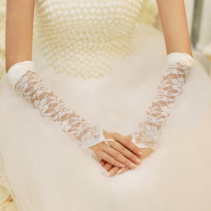 classic-white-lace-bridal-gloves-with-satin-edge_1370405720599
