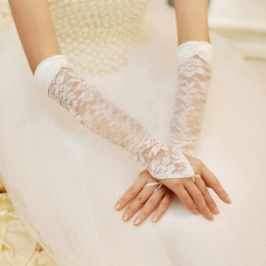 classic-white-lace-bridal-gloves-with-satin-edge_1370405721229