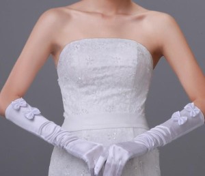 graceful-white-wedding-gloves-with-excellent-bowties