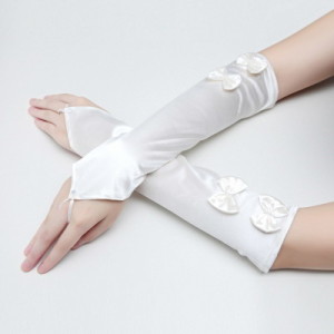 graceful-white-wedding-gloves-with-exquisite-bowties